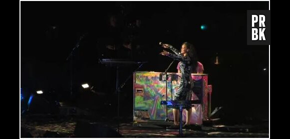 Rihanna chante Umbrella avec Coldplay au Stade de France