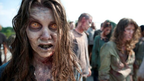 Walking Dead saison 3 : Les zombies vont se faire défoncer à coup de marteaux, machettes & cie !