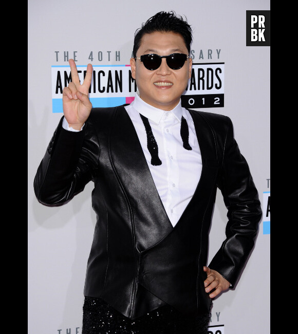 Psy : Il entraine tout le monde sur son Gangnam Style