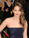 Jennifer Lawrence a eu un problème de robe aux SAG Awards 2013