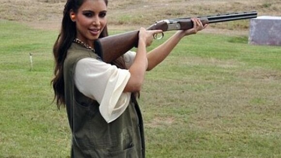 Kim Kardashian contre les armes... sauf si elles sont bling bling