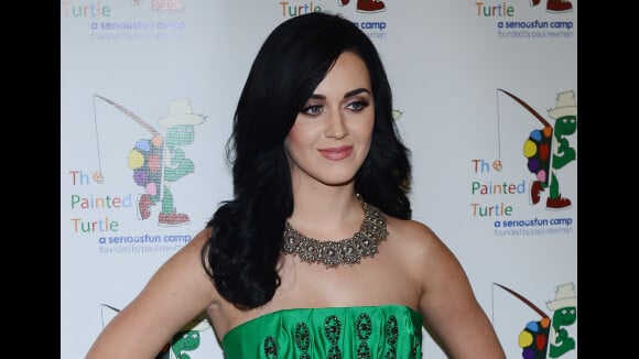 Katy Perry : en "couple" avec une Girls sexy pour les Grammy Awards 2013