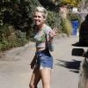 Une photo montrait  Miley Cyrus avec une pile d'herbe devant elle