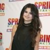 Selena Gomez : la combi-pantalon avec laisse intégrée