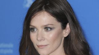 Anna Friel : des photos porno envoyées à son père avant le Vatican