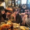 Ashley Benson, brune, avec Selena Gomez et Julian Morris