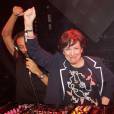 Roselyne Bachelot en plein DJ set avec Bob Sinclar, le 2 avril 2013 à la Gaîté Lyrique