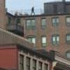 Qui est l'homme sur le toit ?