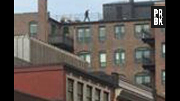 Qui est l'homme sur le toit ?