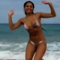 Nicole Scherzinger en bikini sur Twitter : un plouf plus chaud que rafraîchissant