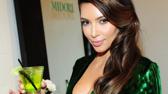 Kim Kardashian enceinte : remplacée par une star de Vampire Diaries pour promouvoir une marque d'alcool