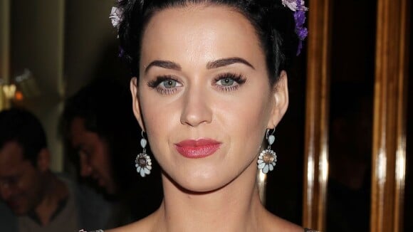Katy Perry : un look hippie raté pour l'avant-première de Gatsby Le Magnifique