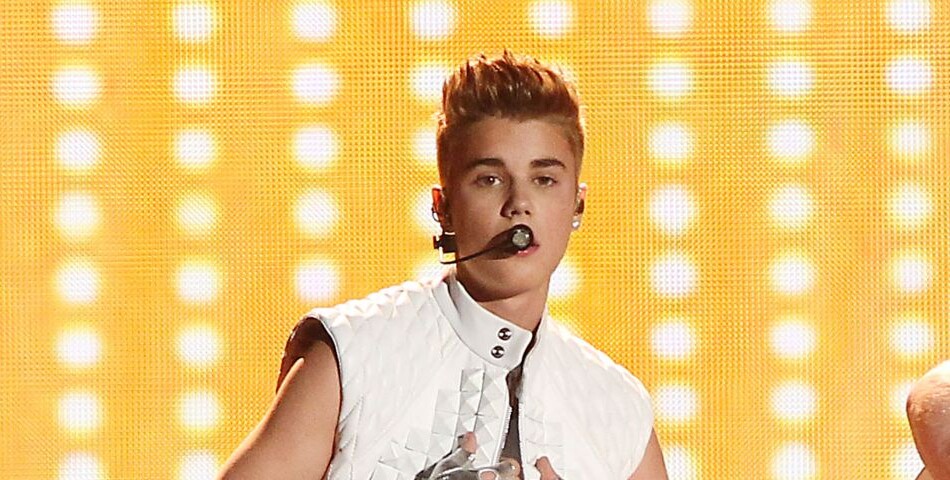 Justin Bieber remporte le très spécial prix &#039;Milestone Award&#039; des Billboard Awards 13