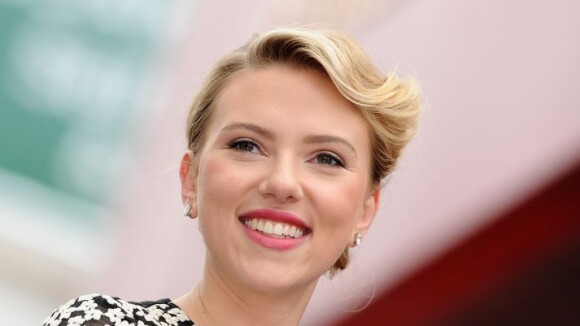 Scarlett Johansson prête à se glisser dans la peau d'Hillary Clinton ?