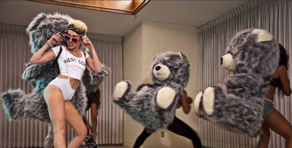 Miley Cyrus n&#039;a pas peur de dévoiler son corps sur Twitter