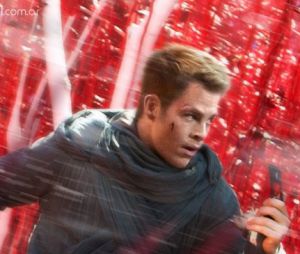 Chris Pine dans l'affiche dédiée à Kirk de Star Trek Into Darkness