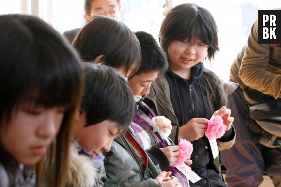 Au Japon, l'"eye-ball licking" fait fureur dans les cours de récré