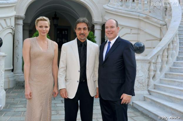Joe Mantegna entouré du Prince Albert et de Charlene Wittstock pendant le Festival de télévision de Monte Carlo 2013