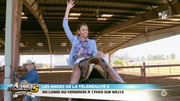 Les Anges de la télé-réalité 5 - Vanessa en mode sexy cow-girl : "Je ne fais vraiment qu'un avec la selle"