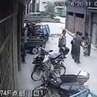 Une petite Chinoise de 2 ans tombe de 5 étages... et survit (VIDEO)
