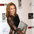 Kylie Minogue : sexy cougar en mini robe noire