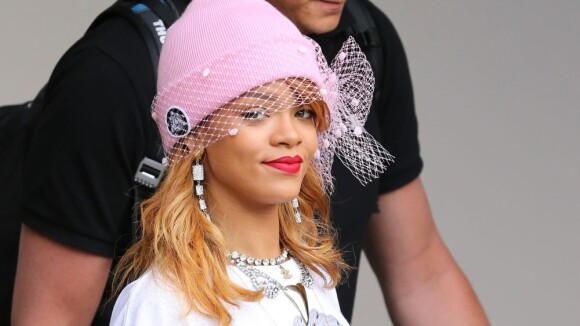 Rihanna et son bonnet ridicule, Rita Ora, David Beckham... : les tops et les flops fashion de la semaine