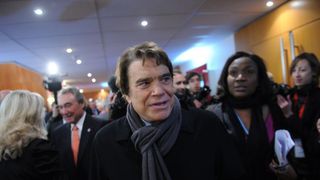 Bernard Tapie : placé en garde à vue dans l'affaire de l'arbitrage Adidas-Crédit Lyonnais