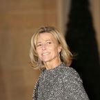 Claire Chazal emmerdée en pleine rue... au sens "propre" du terme