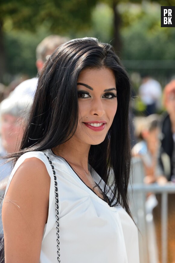 Ayem Nour : en toute simplicité pour le défilé Christian Dior le 1er juillet 2013