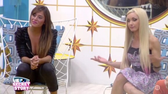 Secret Story 7 - Anaïs crache au visage de Florine : "Je ne suis pas une fouteuse de me**de"
