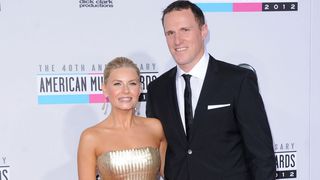 Elisha Cuthbert : la bombe de 24 et d'Happy Endings mariée devant des stars