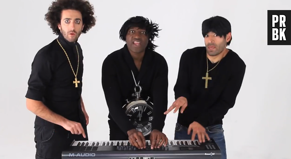 Kamini parodie tous les styles musicaux dans Loca