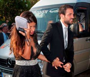 Cesc Fabregas et sa compagne arrivent au mariage de Xavi, le 13 juillet 2013 en Catalogne