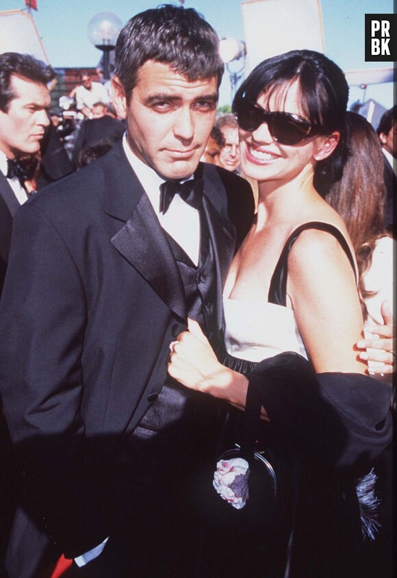 George Clooney et Karen Duffy en 1995, couple amoureux et heureux.
