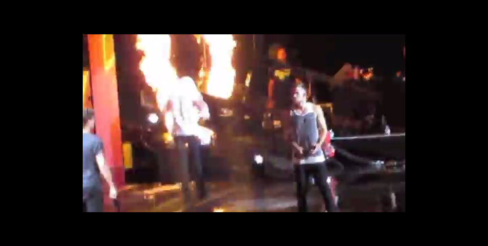 Harry Styles : le One Direction se dirigeait vers les flammes sans s&#039;en rendre compte pendant le concert du groupe à Chicago