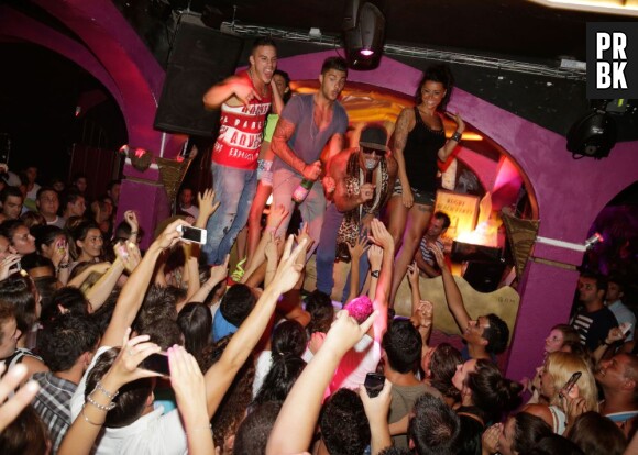 Les Marseillais à Cancun : Mickaël, Thibault et Shanna mettent l'ambiance en boite à Gruissan le 21 juillet 2013