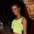 Les Marseillais à Cancun : Kelly prend la pose dans une boite de Gruissan le 21 juillet 2013