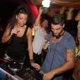 Les Marseillais à Cancun : Thibault s'improvise DJ dans une boite de Gruissan le 21 juillet 2013