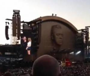 Robbie Williams sait comment remercier ses fans.