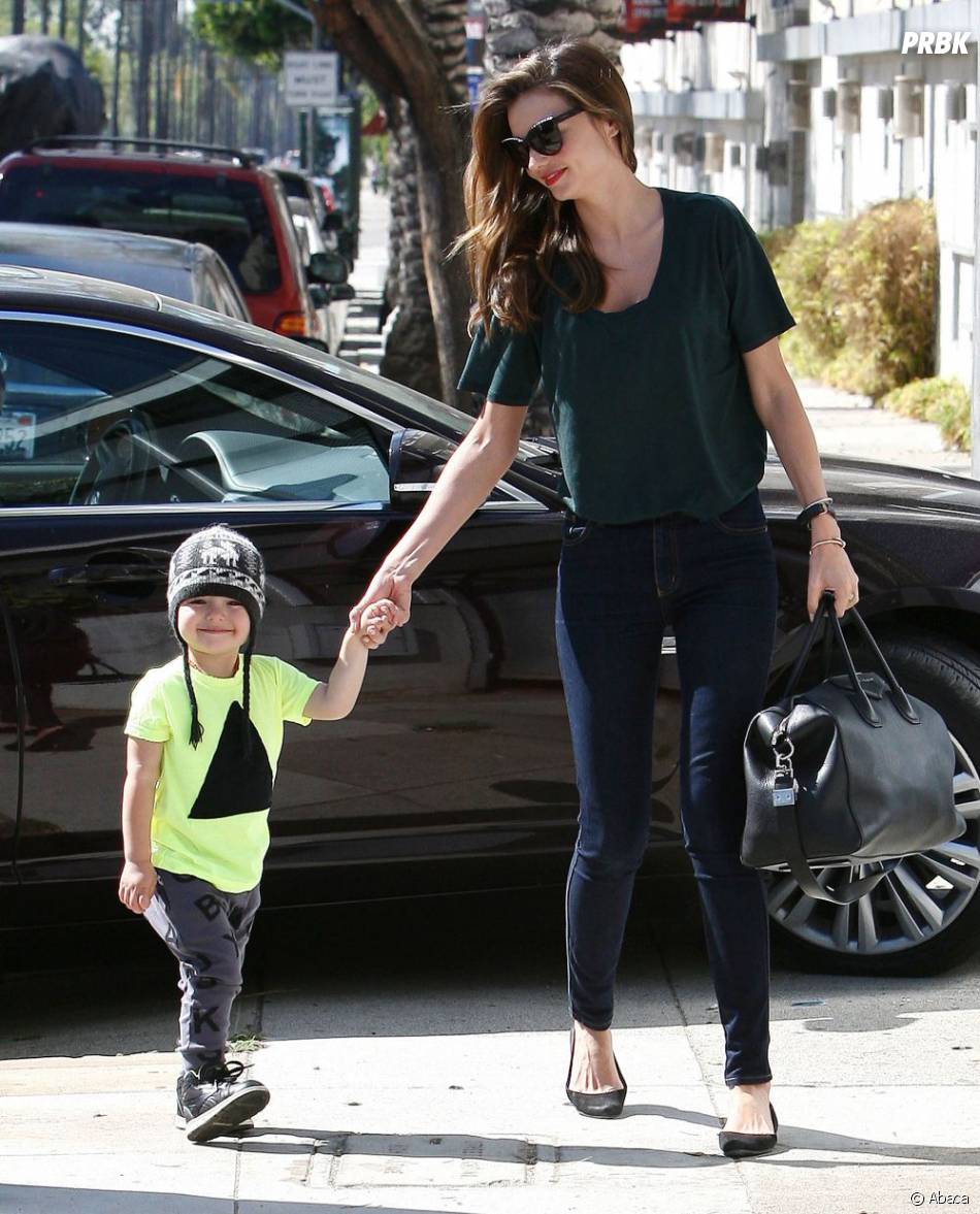 Miranda Kerr Est Maman D Un Petit Flynn Christopher Bloom Purebreak So it's no wonder he has to jet off to film sets from time to time, leaving his son flynn, aged one, at home. miranda kerr est maman d un petit flynn