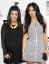Kourtney Kardashian enceinte et Kim Kardashian, le 30 avril 2012 à Los Angeles