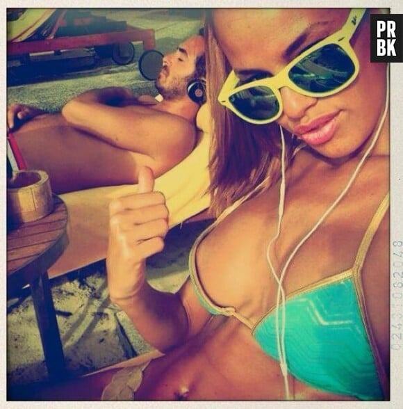 Les Anges 5 : Vanessa Lawrens s'exhibe en bikini sur Twitter.