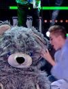 Miley Cyrus twerke avec des nains lors de son show au Grand Journal