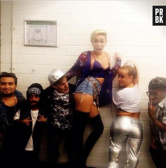 Miley Cyrus et son groupe de nains