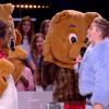 Miley Cyrus danse avec des ours sur le plateau du Grand Journal