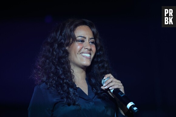 Amel Bent pendant le NRJ Music Tour 2013 à Lyon