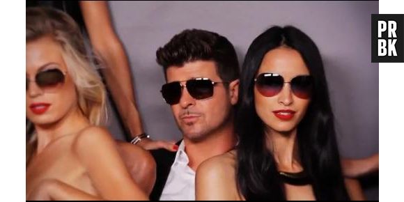 Robin Thicke : shooting sexy entourée de filles nues pour Treats Magazine