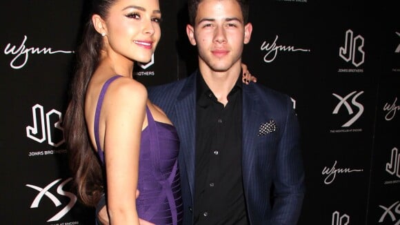 Nick Jonas collé à Olivia Culpo pour fêter ses 21 ans