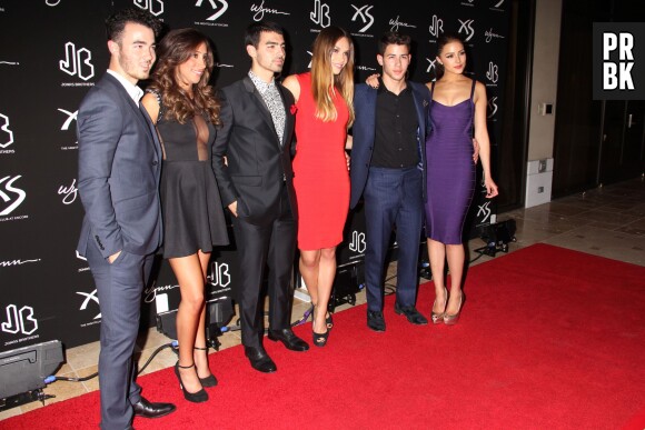 Nick Jonas, ses frères et Olivia Culpo au XS Nightclub de Las Vegas