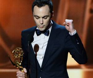 Emmy Awards 2013 : Jim Parsons remporte le prix de meilleur acteur dans une série comique pour The Big Bang Theory le 22 septembre 2013 à Los Angeles